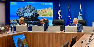 ΒΑΣΙΚΗ ΦΩΤΟ