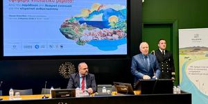 ΒΑΣΙΚΗ ΦΩΤΟ